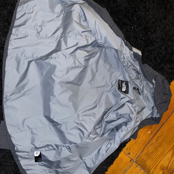 windbreaker - Picture 2 of 3